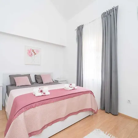 Vikendica Majkovi - Three Bedroom With Swimming Pool Slano