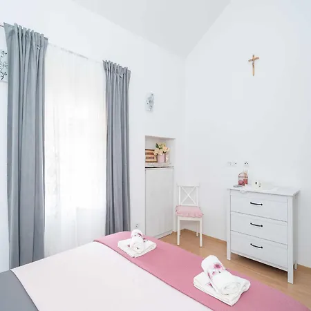Majkovi - Three Bedroom With Swimming Pool