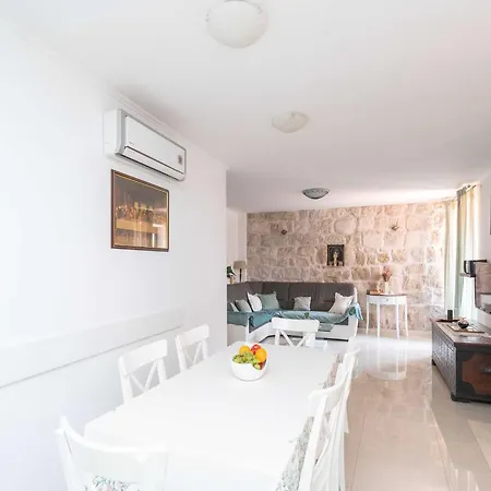 Majkovi - Three Bedroom With Swimming Pool