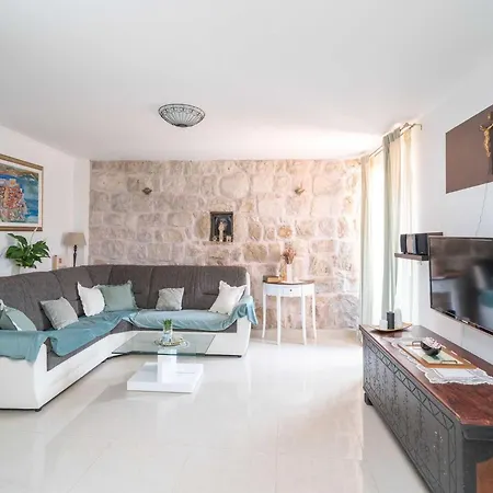 Majkovi - Three Bedroom With Swimming Pool Slano